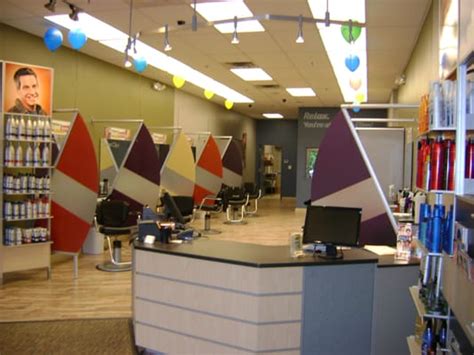 Great Clips is a Hair salon located at 435 S Illinois Ave, Oak Ridge, Tennessee 37830, US. The establishment is listed under hair salon, beauty salon category. It has received 370 reviews with an average rating of 4.4 stars. Accepted payment methods include Debit cards .